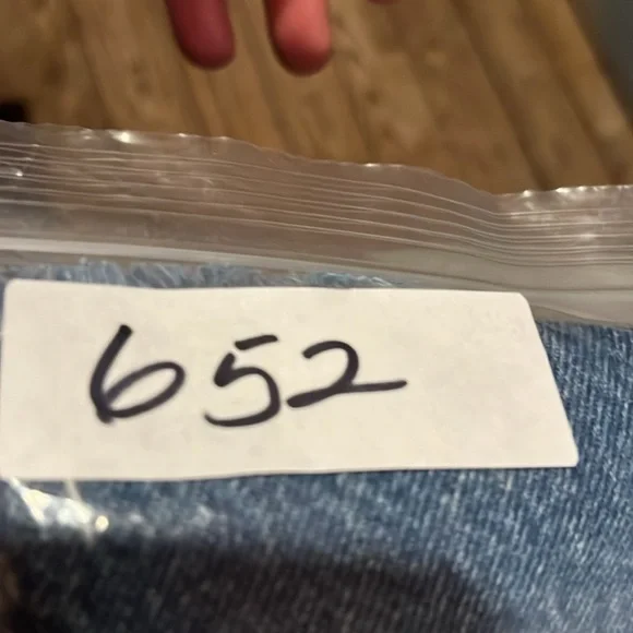 Levi’s Cut Off Distressed Denim Jean Shorts Sz 28‎ - Picture 7 of 7